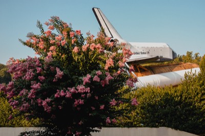  Der Orbiter Pathfinder im Shuttle Park: Flügelspannweite ca. 24 Meter 